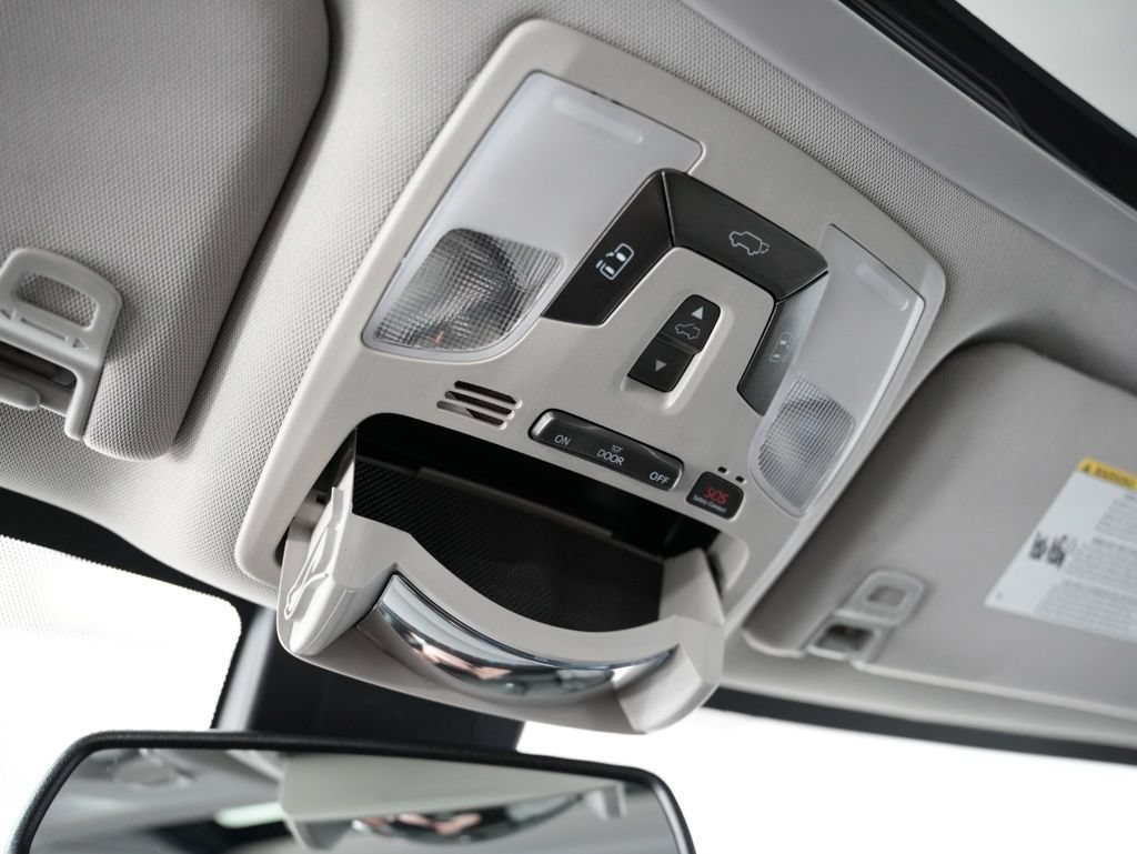 Used 2020 Toyota Sienna XLE w/ XLE Navigation Package FWD image 46