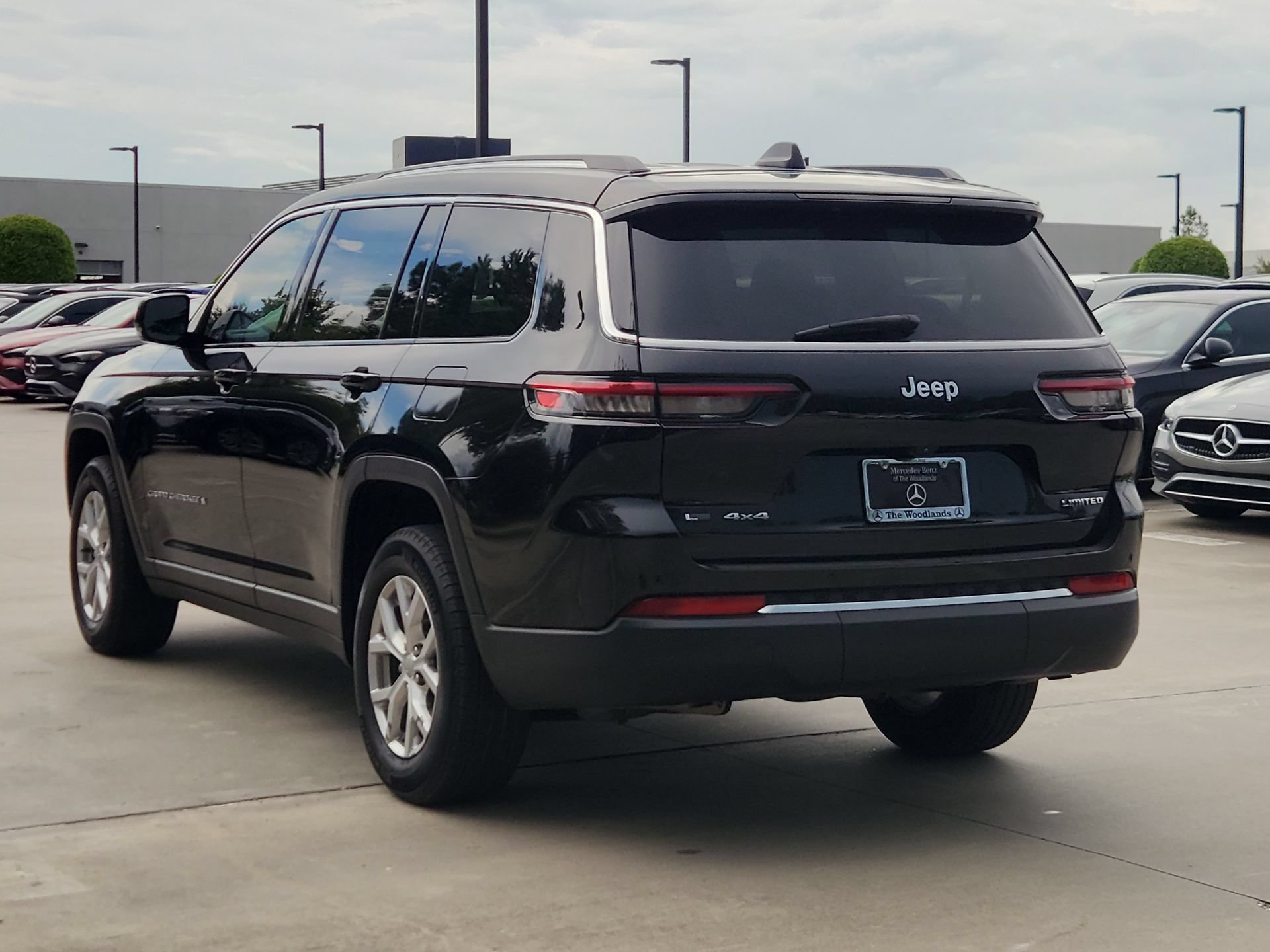 Used 2021 Jeep Grand Cherokee L Limited AWD/4WD image 9
