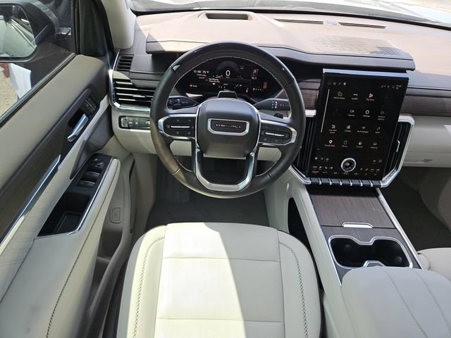 Used 2025 GMC Acadia Denali w/ Super Cruise Package FWD image 9