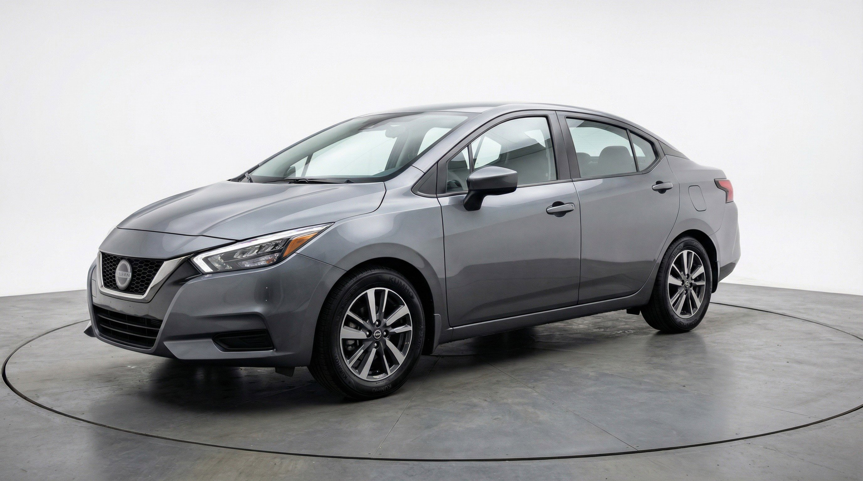 Used 2025 Nissan Versa SV image 3