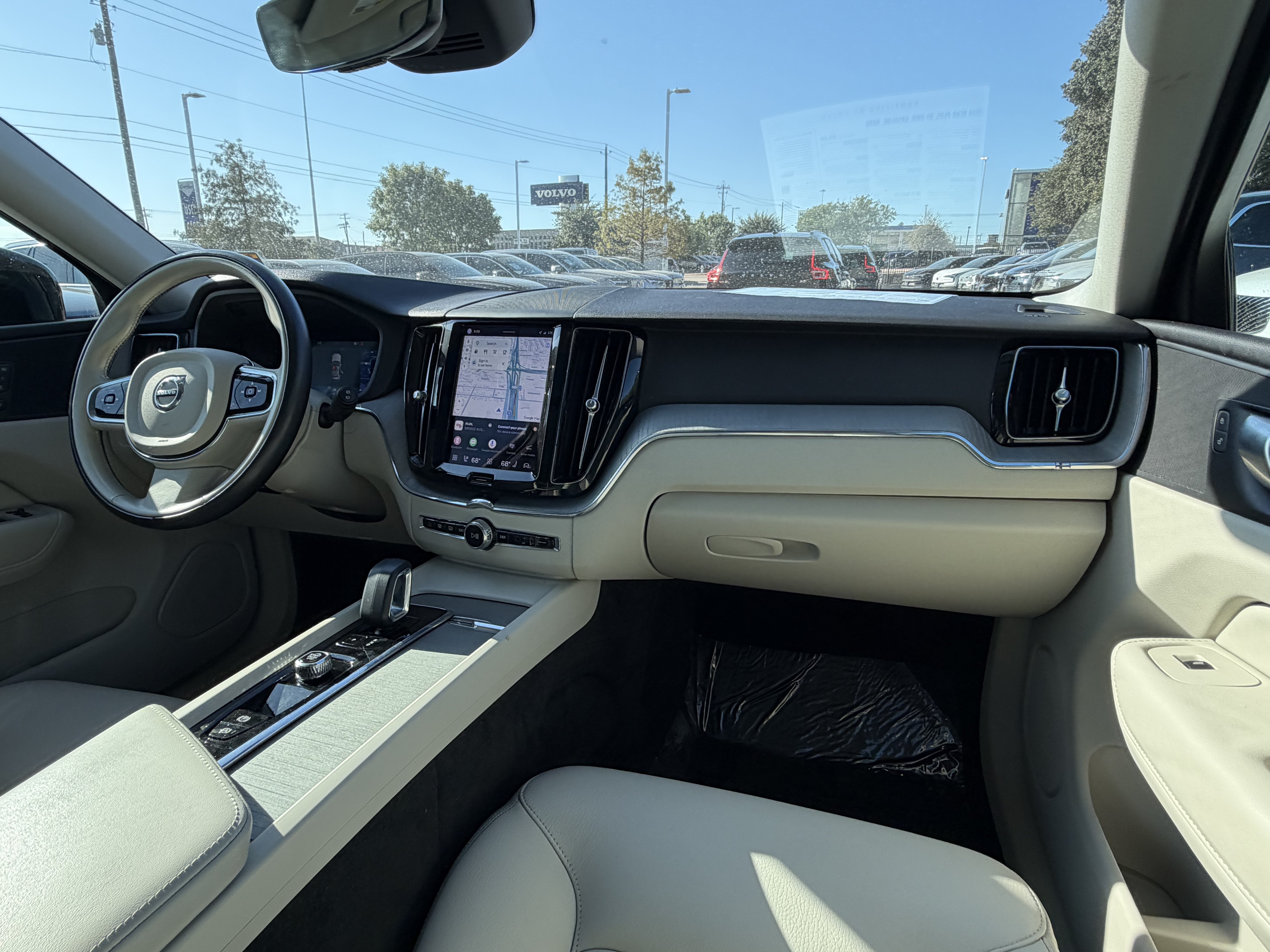Certified 2024 Volvo XC60 B5 Plus w/ Protection Package Premier AWD/4WD image 13