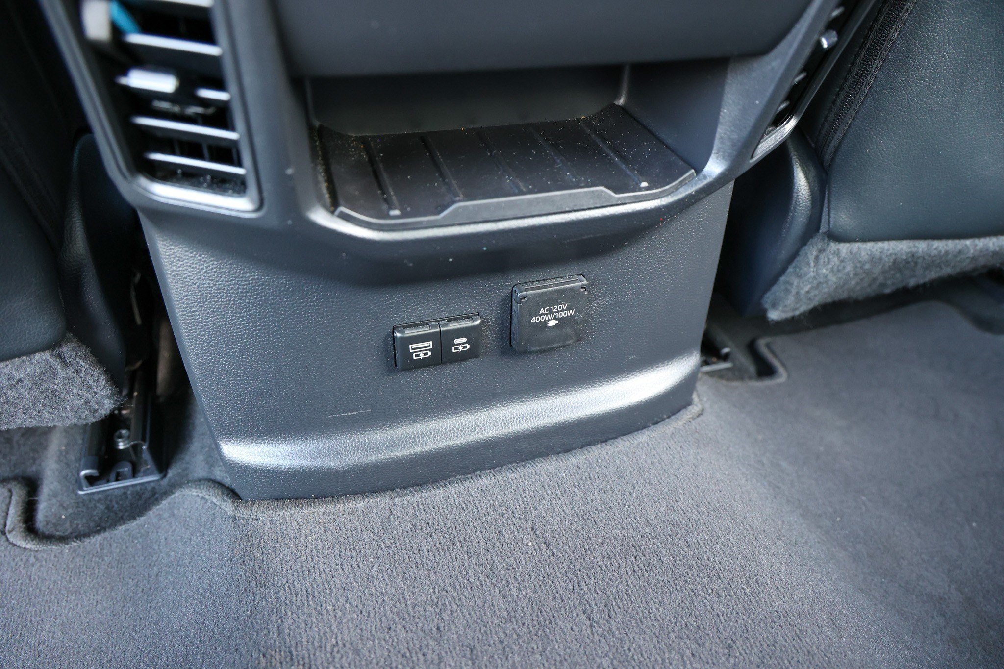 Used 2024 Toyota Tundra Limited w/ Power Package AWD/4WD image 44