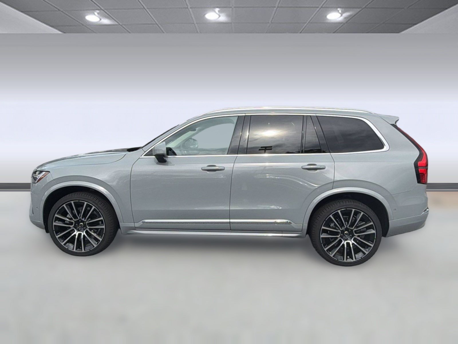 Certified 2025 Volvo XC90 B5 Plus AWD/4WD image 2