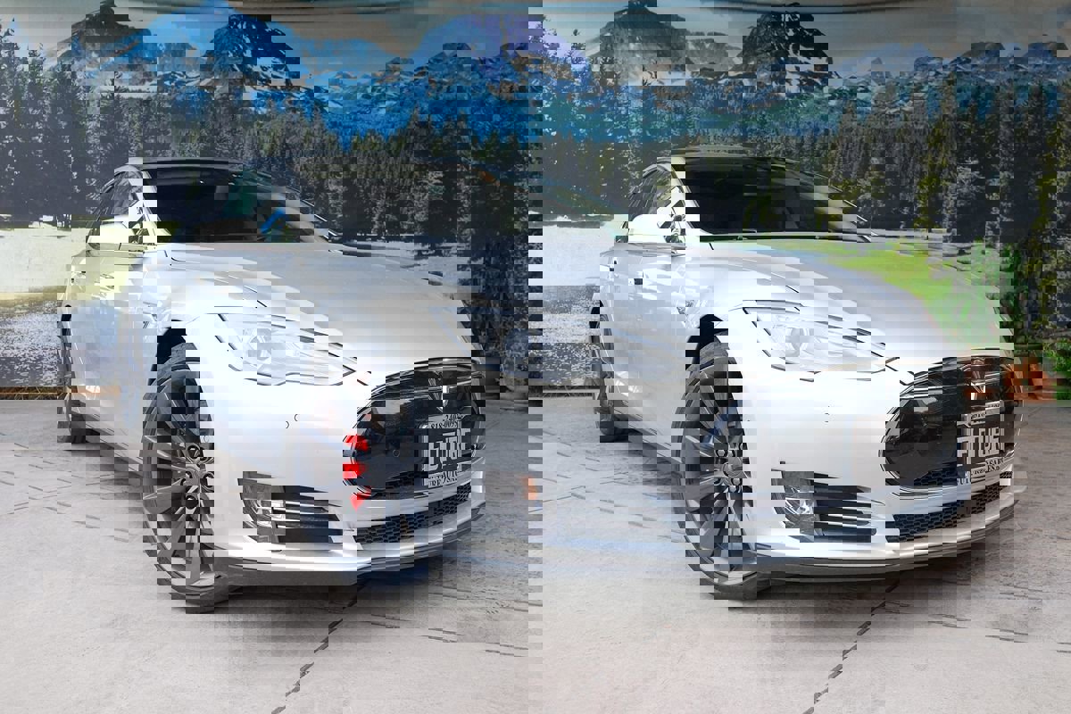 Used 2016 Tesla Model S P90D image 3