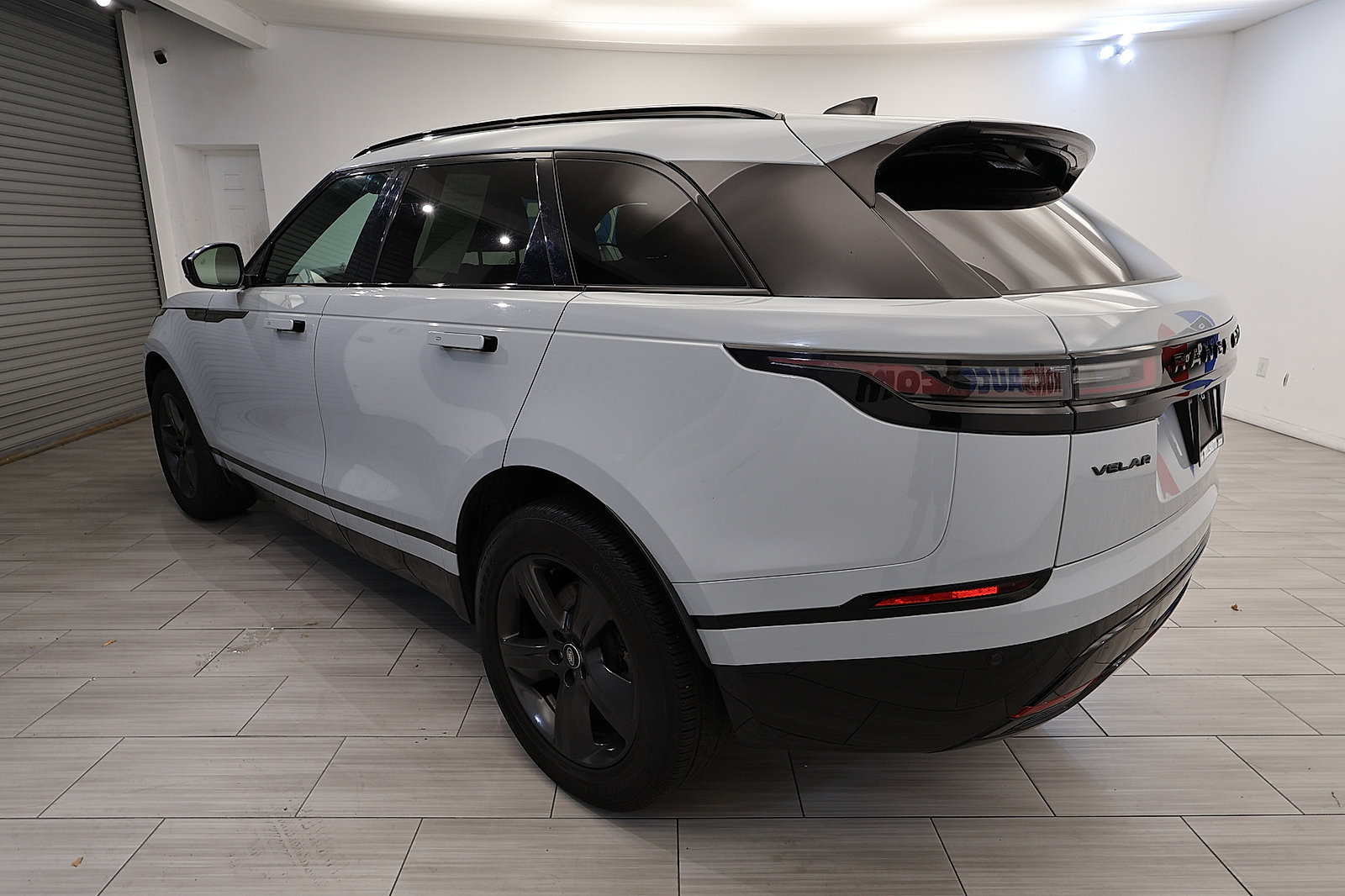 Used 2025 Land Rover Range Rover Velar Dynamic SE AWD/4WD image 3