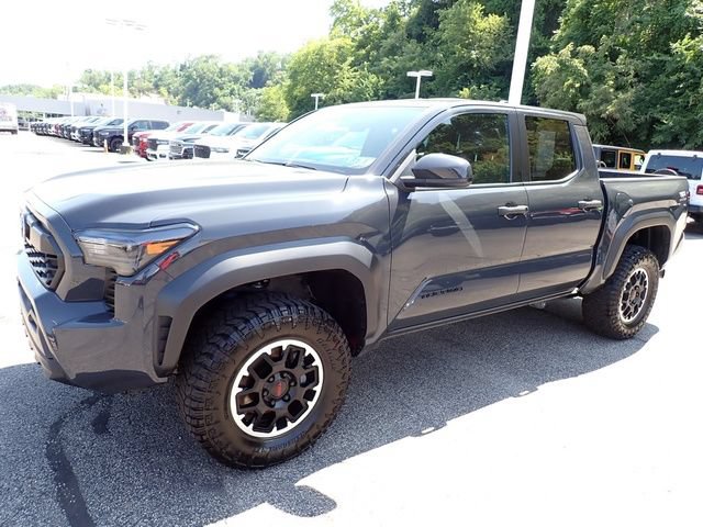 Used 2024 Toyota Tacoma TRD Off-Road AWD/4WD image 2