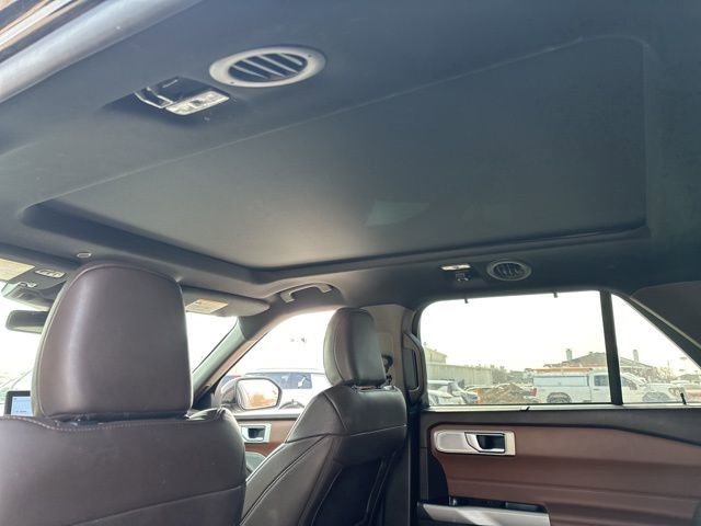 Used 2023 Ford Explorer King Ranch w/ Technology Package image 15