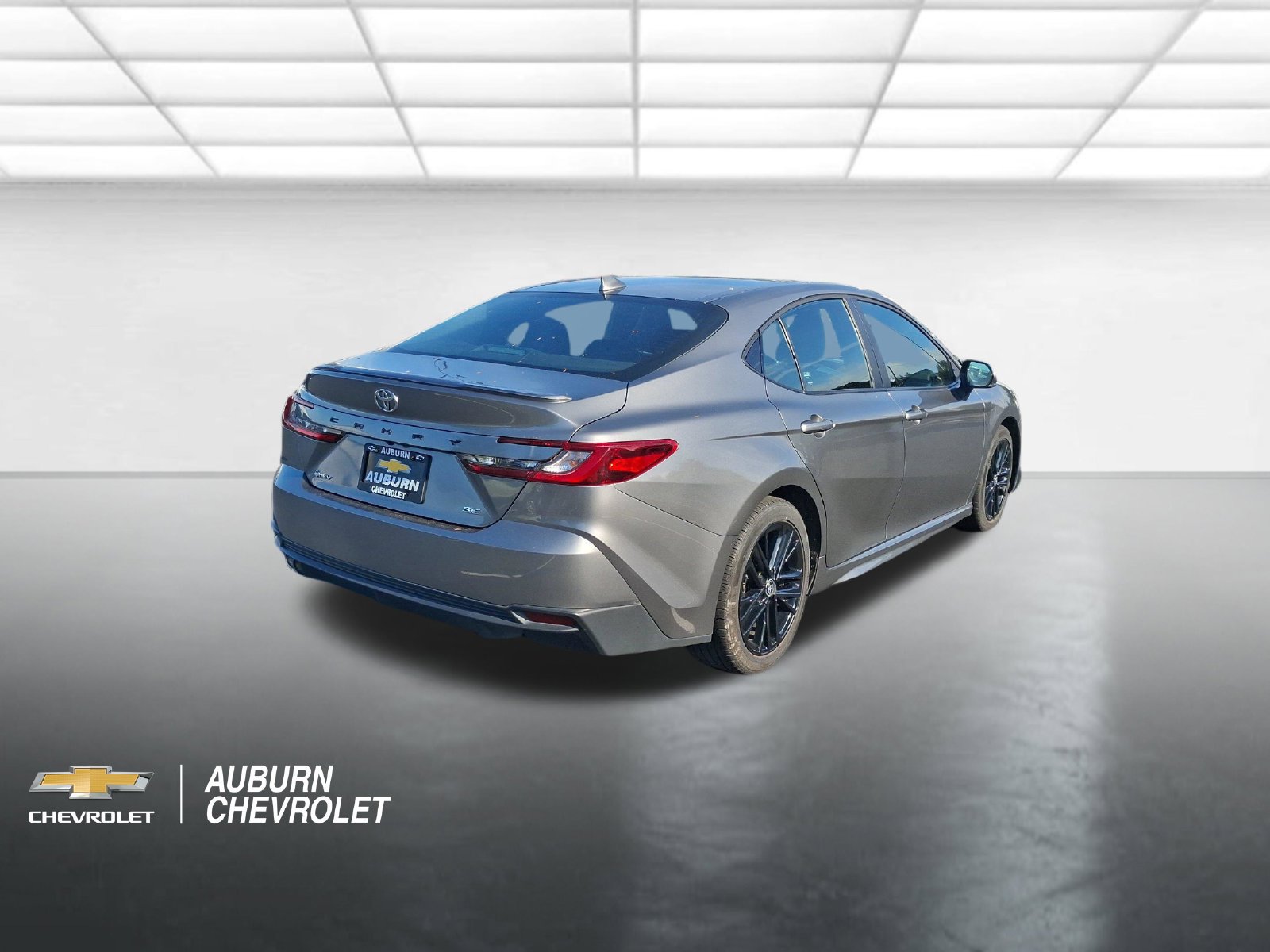 Used 2025 Toyota Camry SE FWD image 3