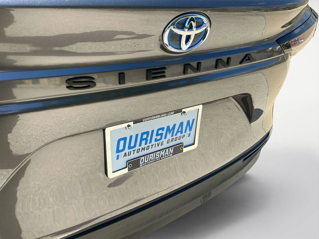 Used 2024 Toyota Sienna LE image 23