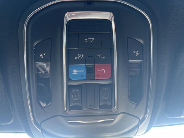 Used 2025 Jeep Grand Cherokee Altitude image 6