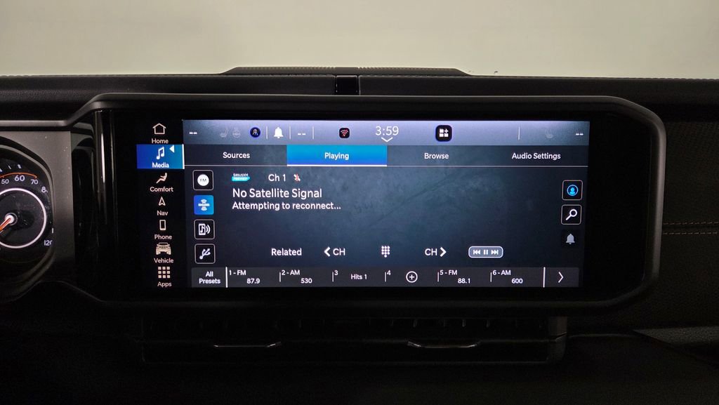 Used 2024 Jeep Gladiator Mojave w/ Technology Group image 21