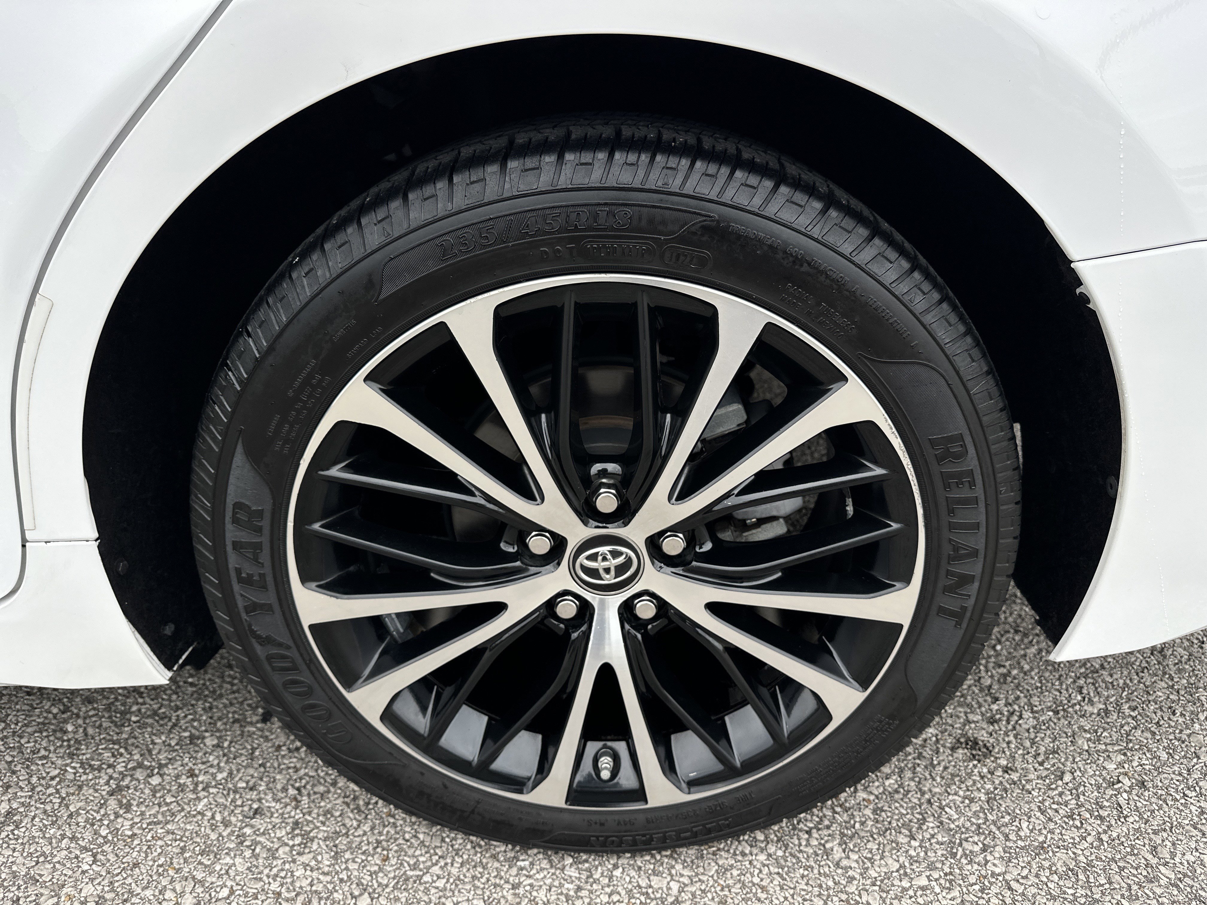 Used 2018 Toyota Camry SE image 19