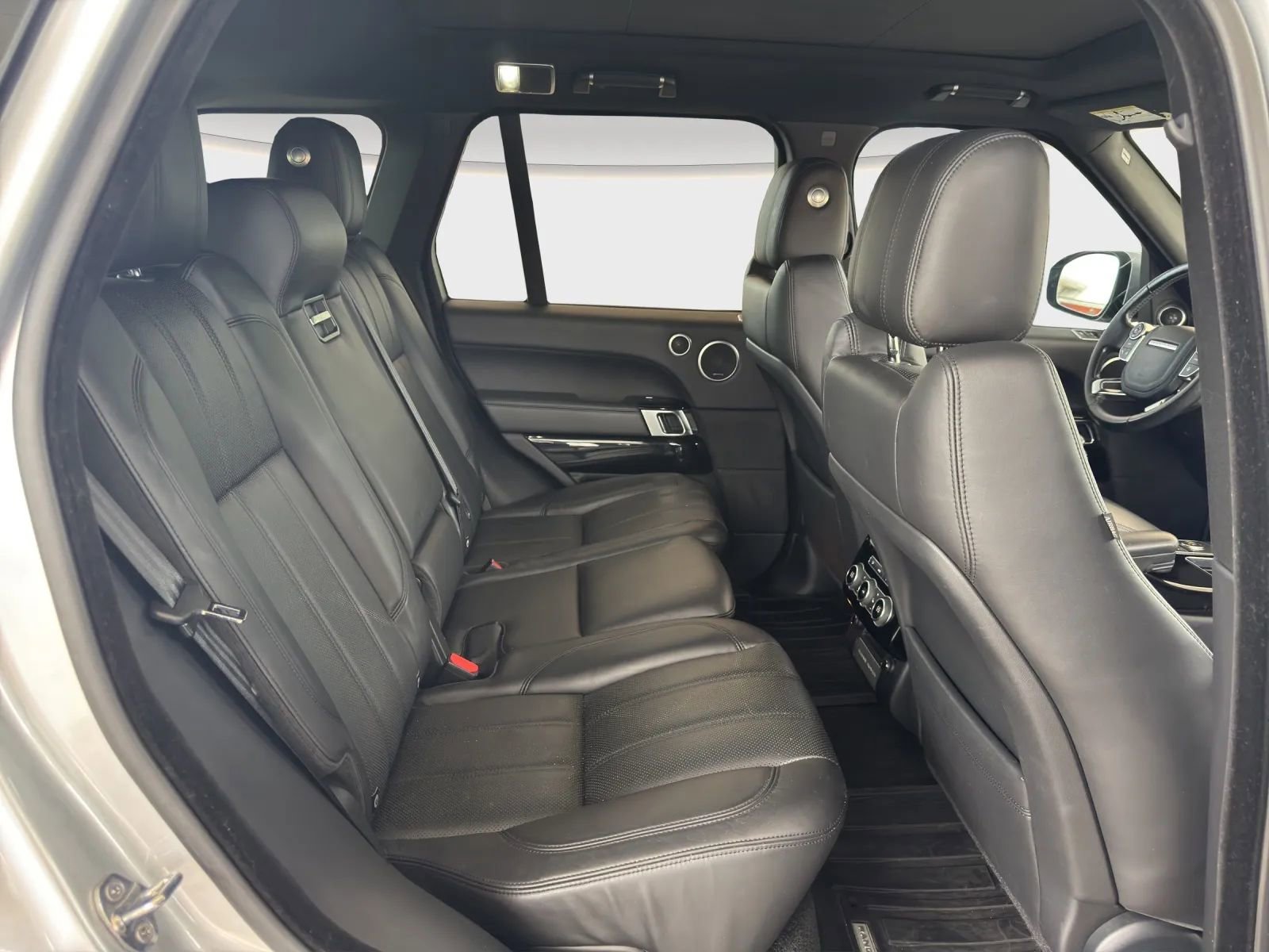 Used 2017 Land Rover Range Rover HSE image 19