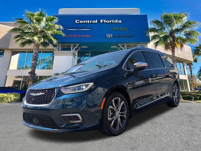 Certified 2025 Chrysler Pacifica Pinnacle w/ Trailer Tow Group FWD image 9