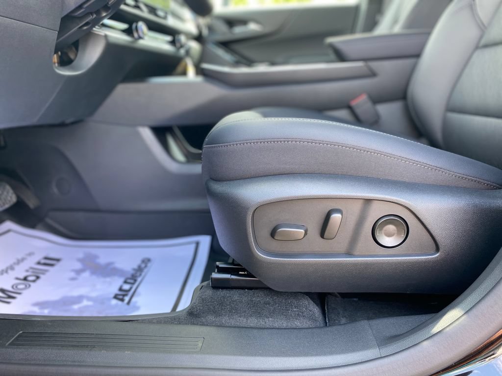 New 2026 Chevrolet Equinox LT w/ Convenience Package II AWD/4WD image 21