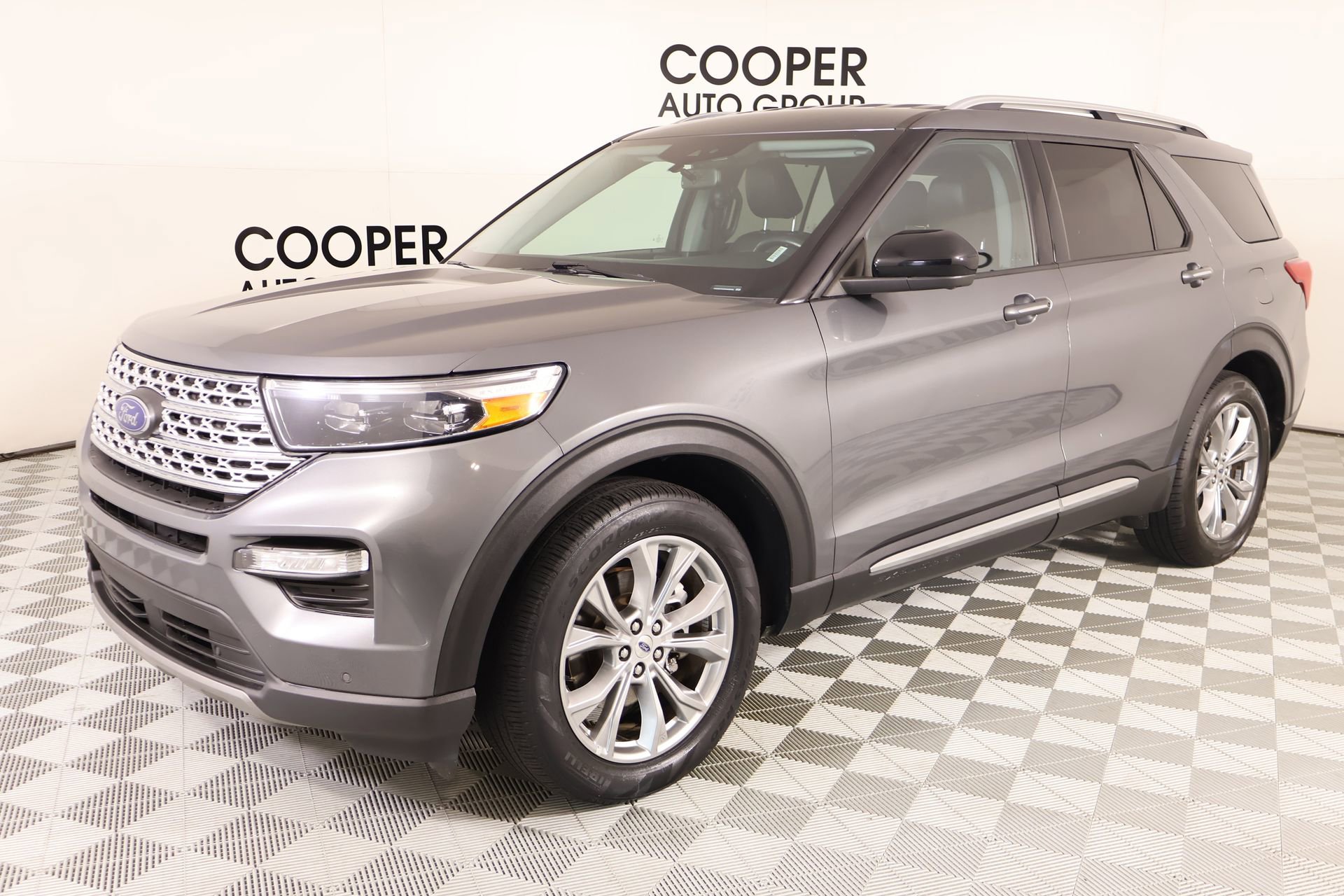 Used 2023 Ford Explorer Limited image 11