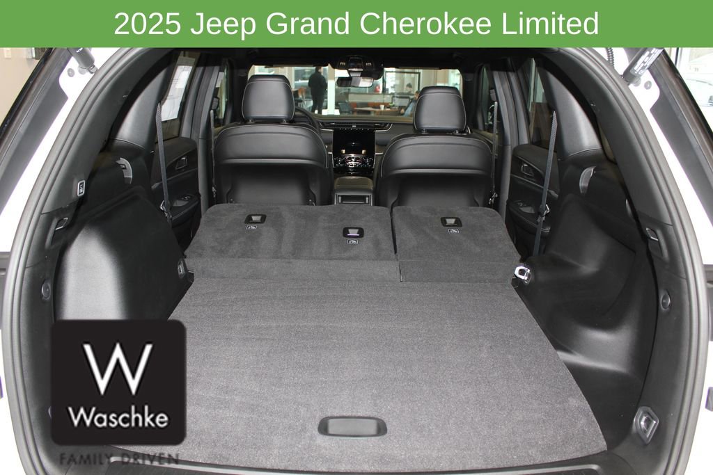 New 2025 Jeep Grand Cherokee Limited w/ Trailer Tow Package image 17