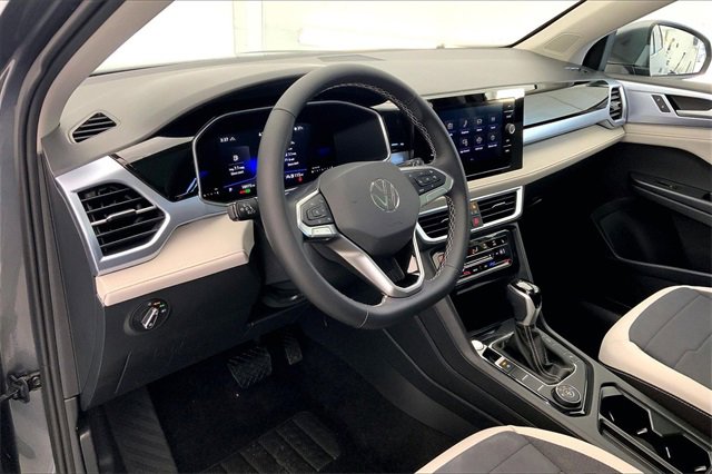 Certified 2025 Volkswagen Taos SE w/ Panoramic Sunroof Package image 14
