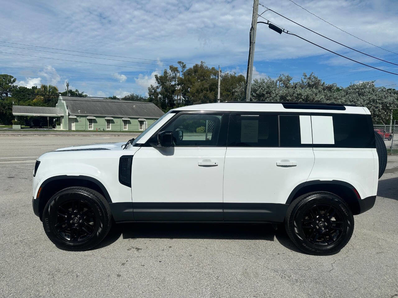 Used 2025 Land Rover Defender 110 S AWD/4WD image 5