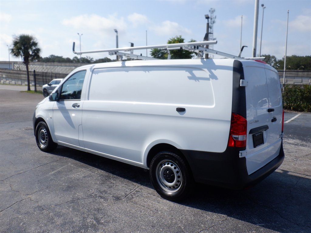 Used 2023 Mercedes-Benz Metris image 3