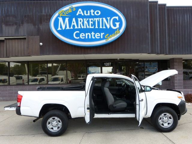 Used 2017 Toyota Tacoma SR image 15