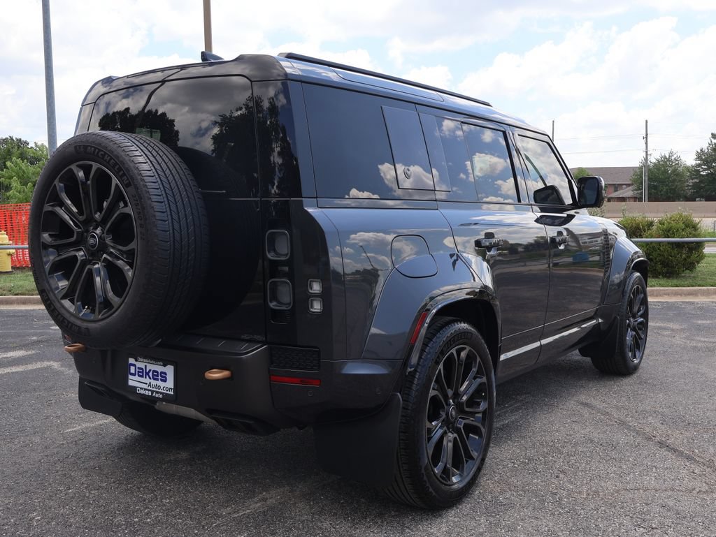 Used 2025 Land Rover Defender 110 AWD/4WD image 7