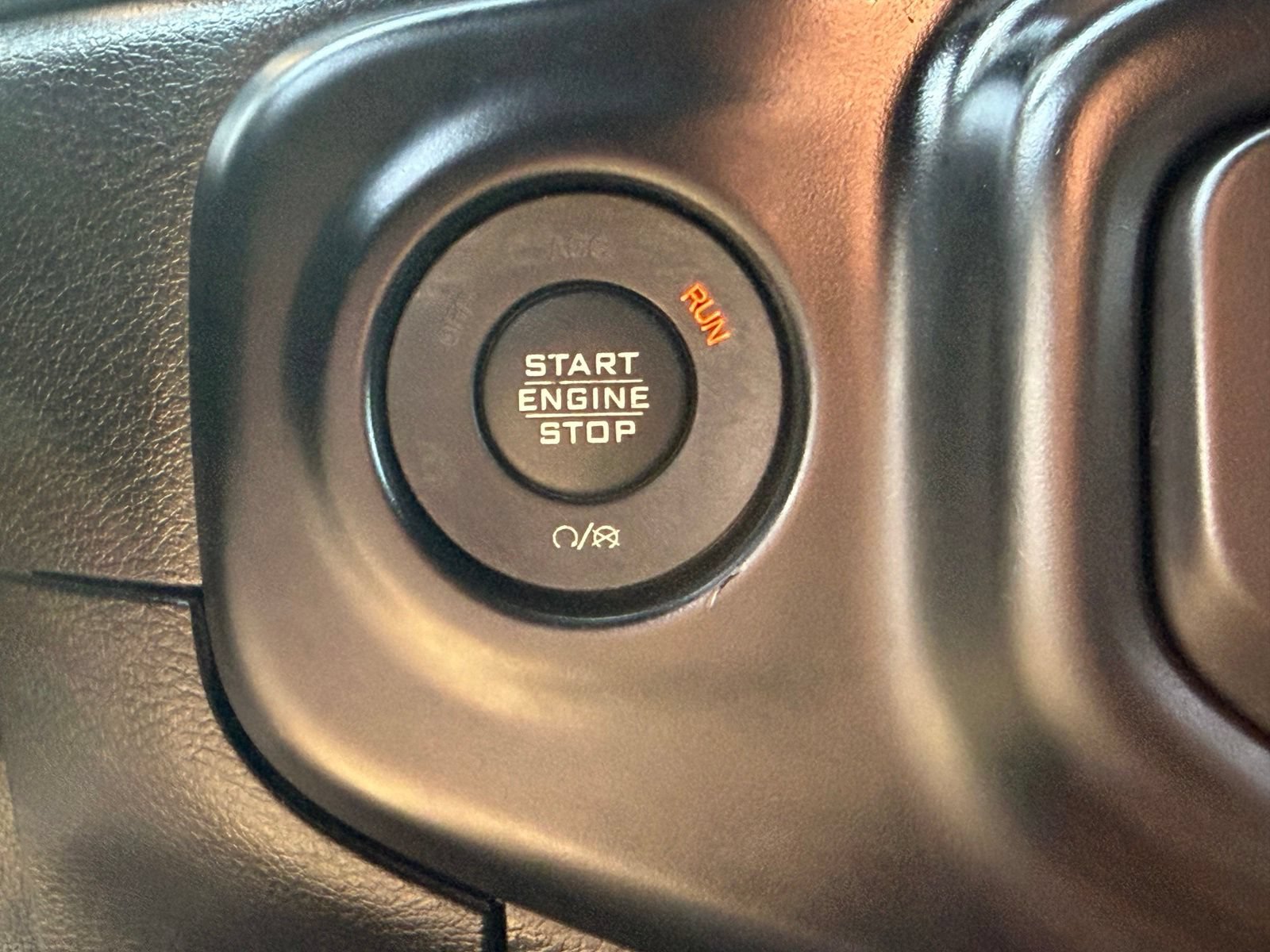 Used 2019 Jeep Wrangler Sport AWD/4WD image 25