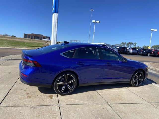 Used 2024 Honda Accord Sport image 11