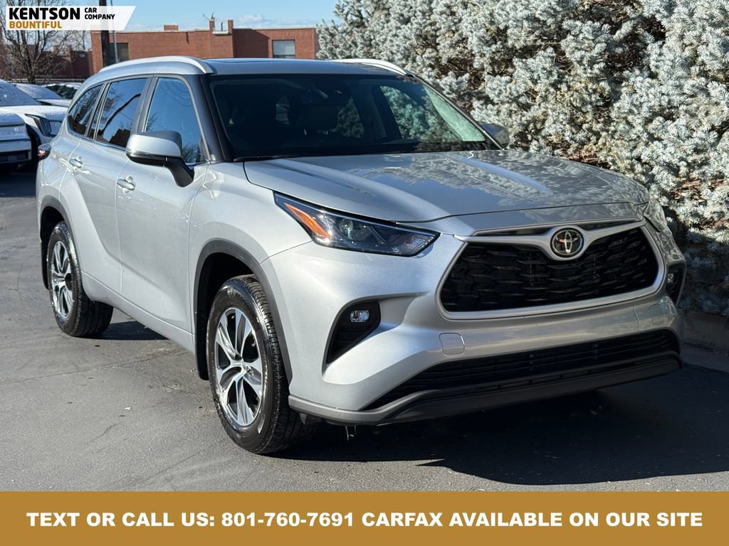 Used 2025 Toyota Highlander XLE image 11