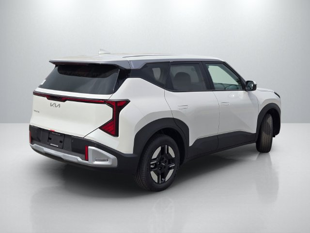 New 2027 Kia Seltos LX FWD image 4
