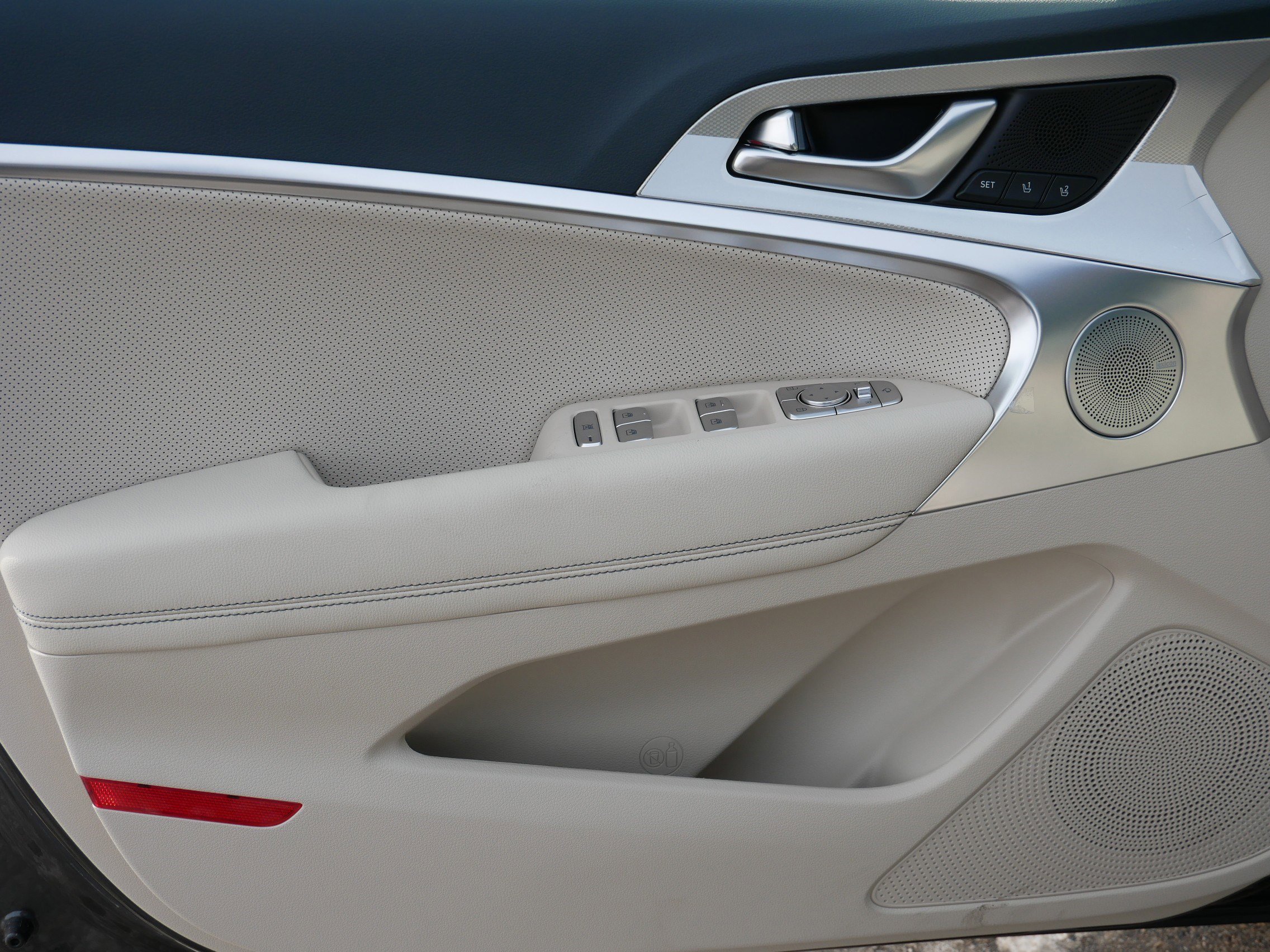 New 2026 Genesis G70 2.5T Prestige image 4