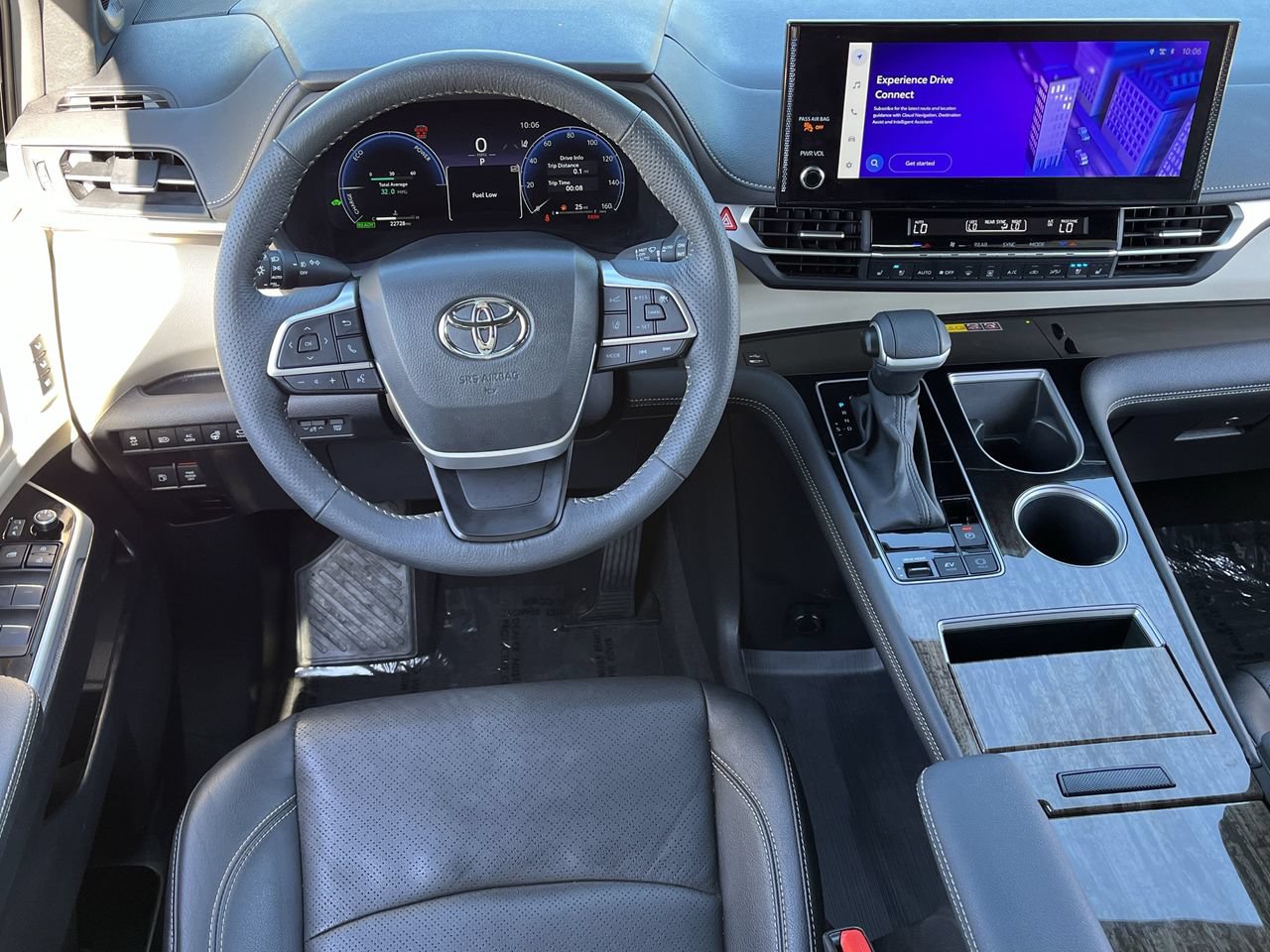 Used 2025 Toyota Sienna Platinum FWD image 10