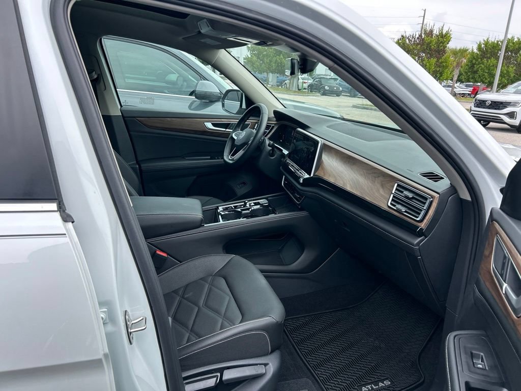 Certified 2026 Volkswagen Atlas SE w/ Panoramic Sunroof Package FWD image 40