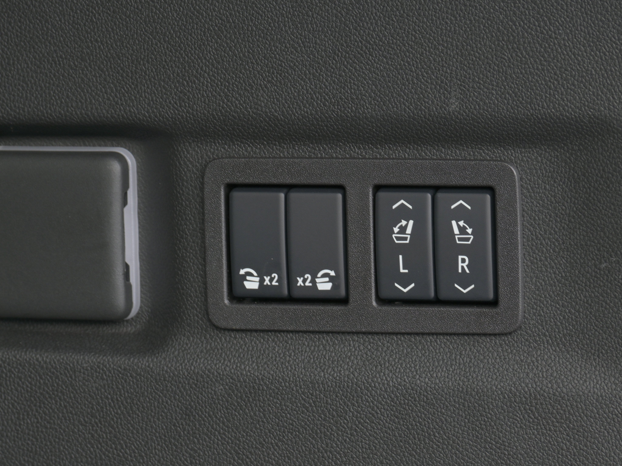Used 2025 Chevrolet Suburban RST AWD/4WD image 40
