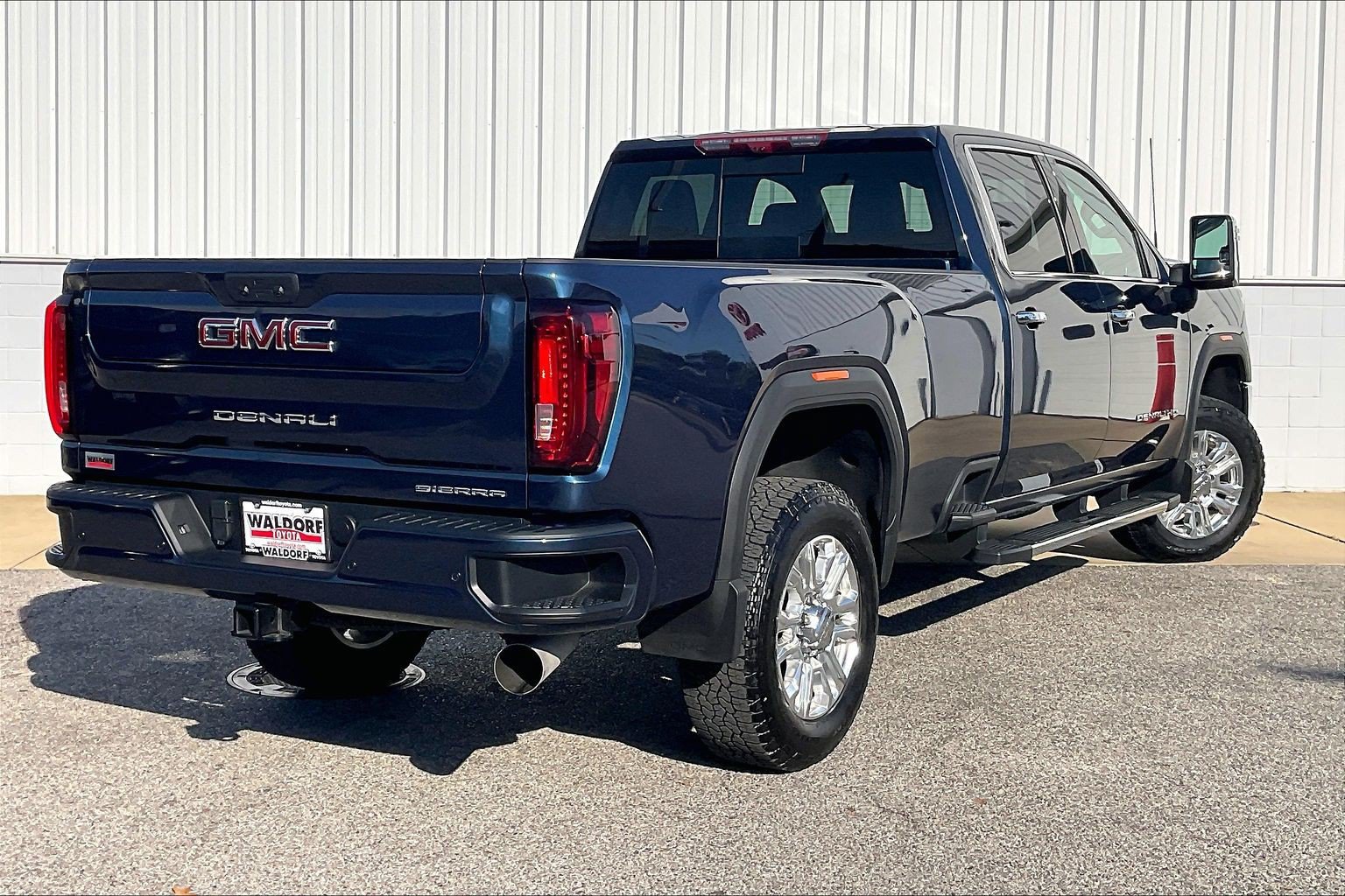 Used 2021 GMC Sierra 3500 Denali w/ Denali Ultimate Package AWD/4WD image 17