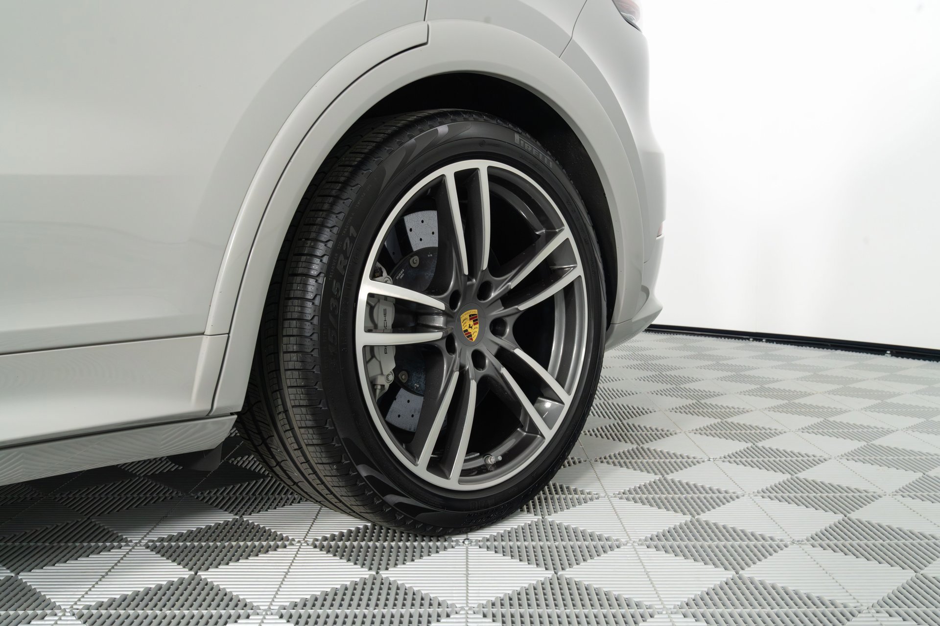 Used 2022 Porsche Cayenne Turbo AWD/4WD image 46