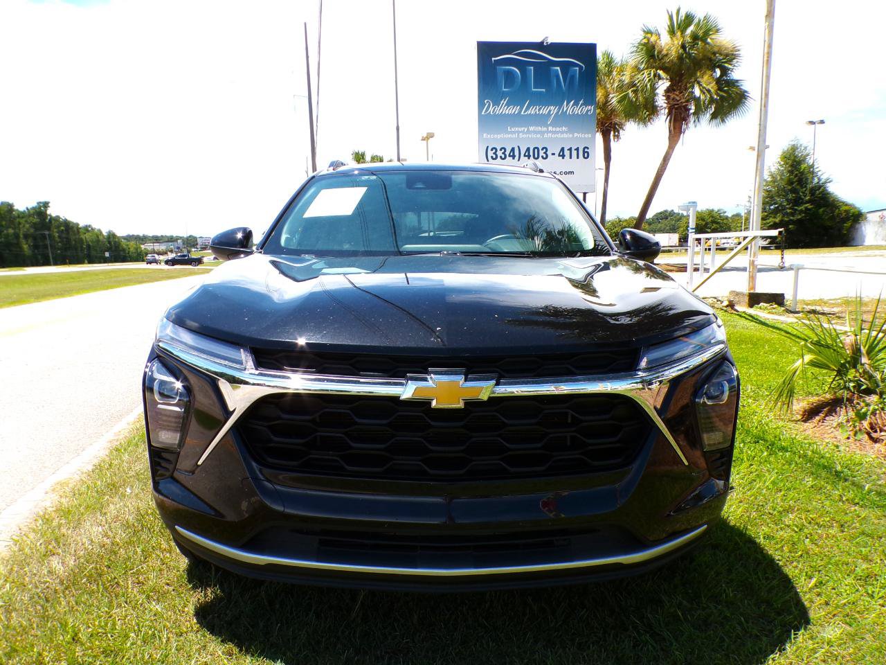 Used 2025 Chevrolet Trax LT w/ LT Convenience Package FWD image 3