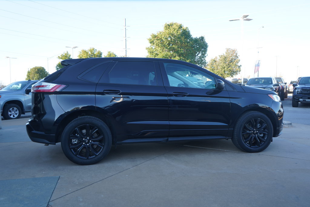 Certified 2024 Ford Edge SE w/ Black Appearance Package AWD/4WD image 9