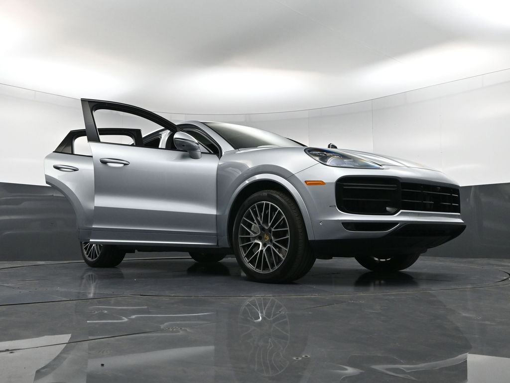 Certified 2022 Porsche Cayenne Turbo AWD/4WD image 39