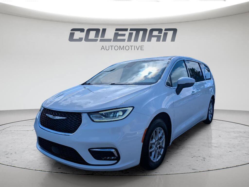 Used 2023 Chrysler Pacifica Touring-L FWD image 1
