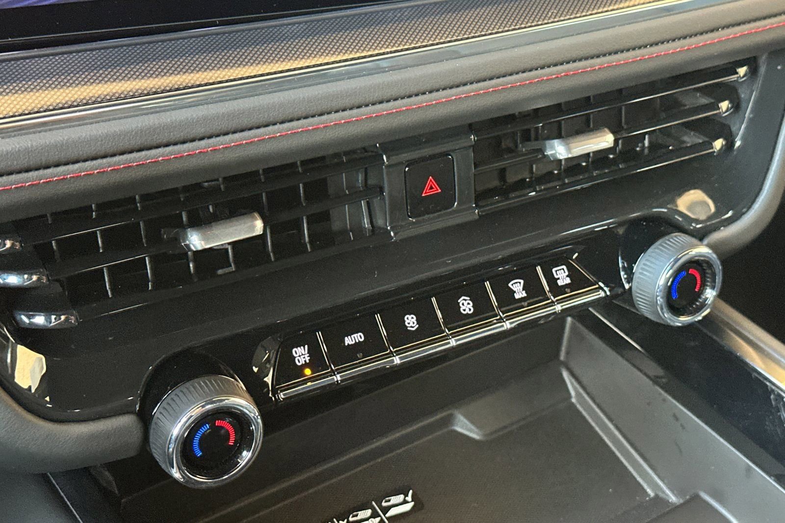 Certified 2025 Chevrolet Suburban RST image 23