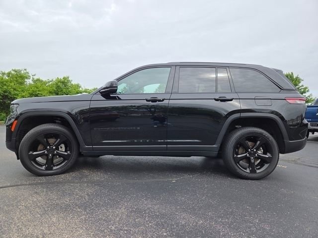 Used 2024 Jeep Grand Cherokee Altitude AWD/4WD image 19
