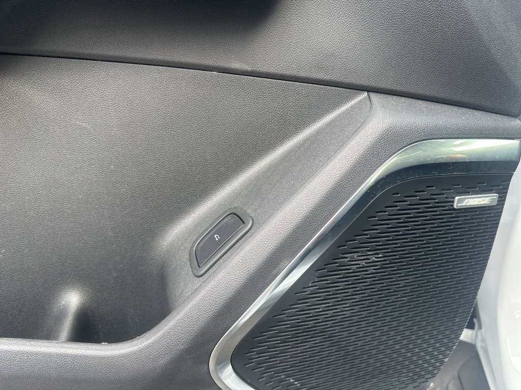 Used 2025 GMC Acadia Elevation image 11