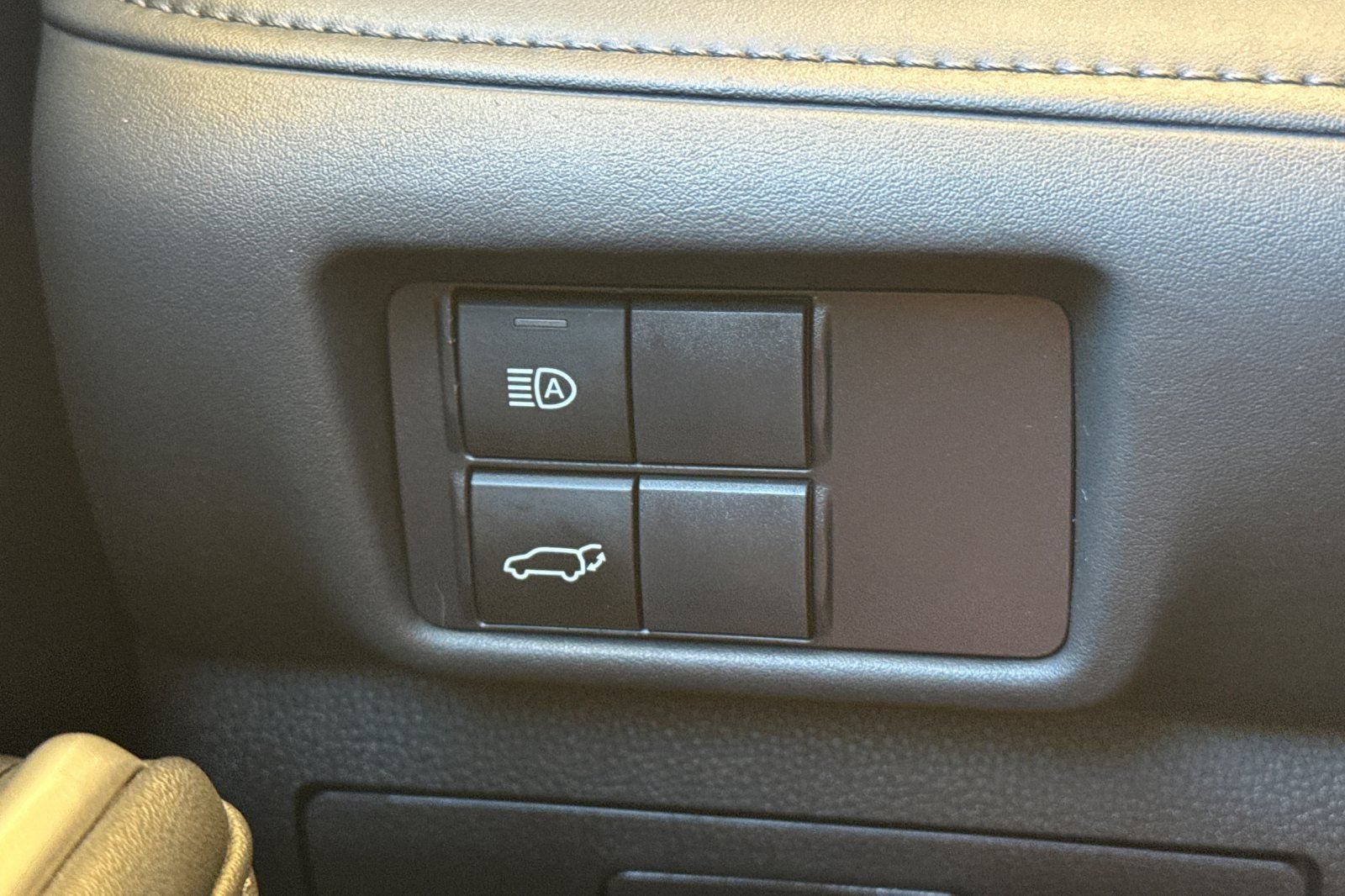 Used 2022 Toyota Highlander XLE FWD image 34