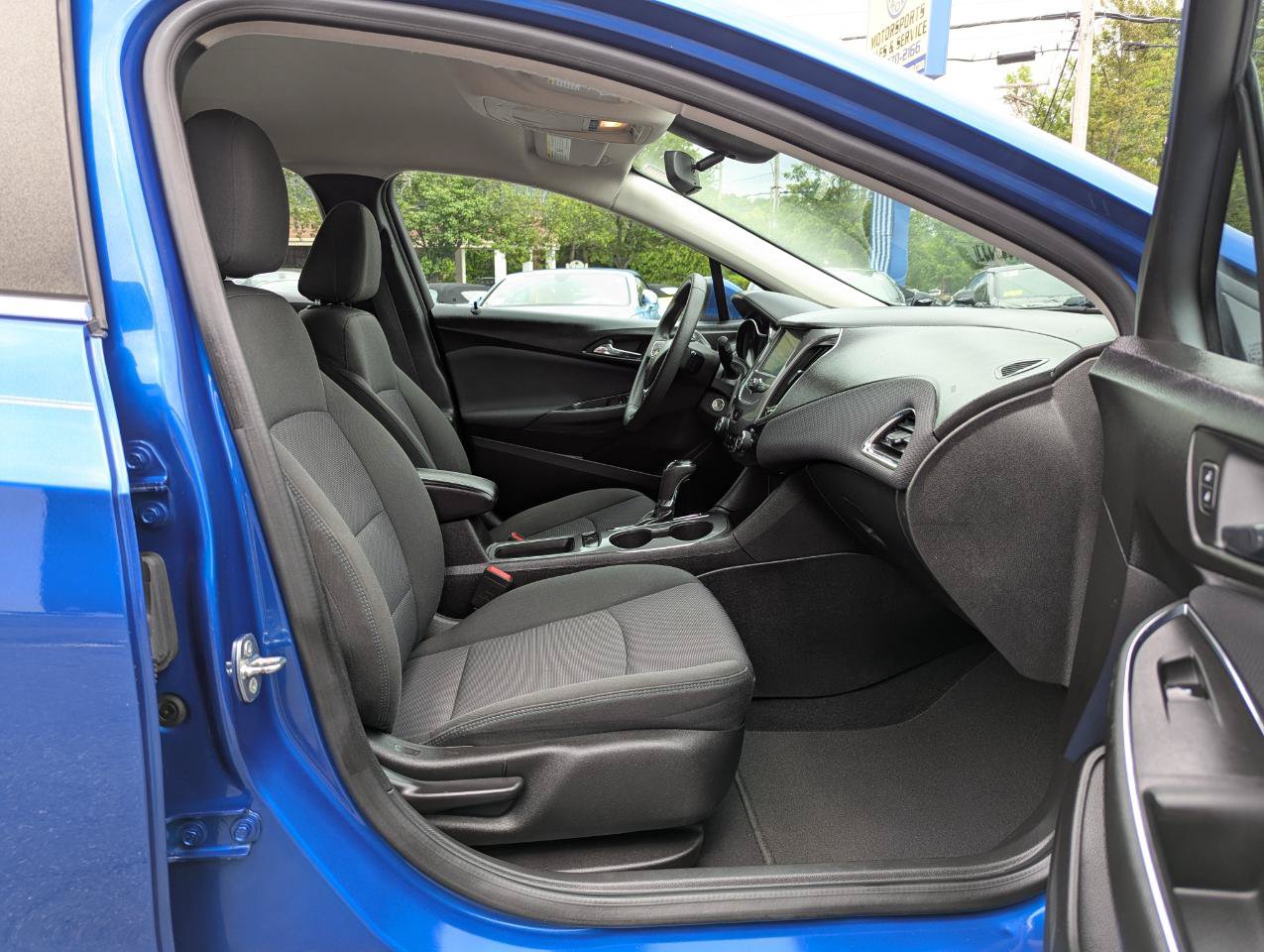 Used 2018 Chevrolet Cruze LT FWD image 29