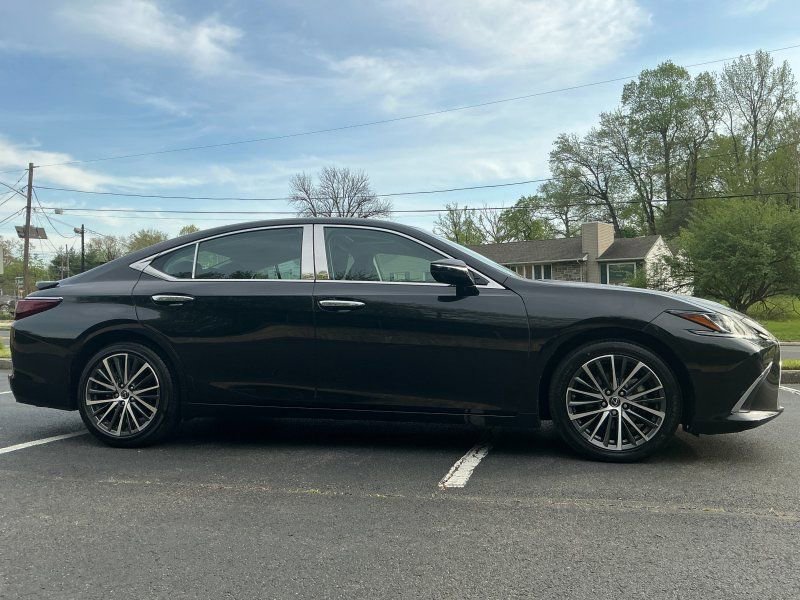 Used 2022 Lexus ES 350 w/ Premium Package FWD image 3
