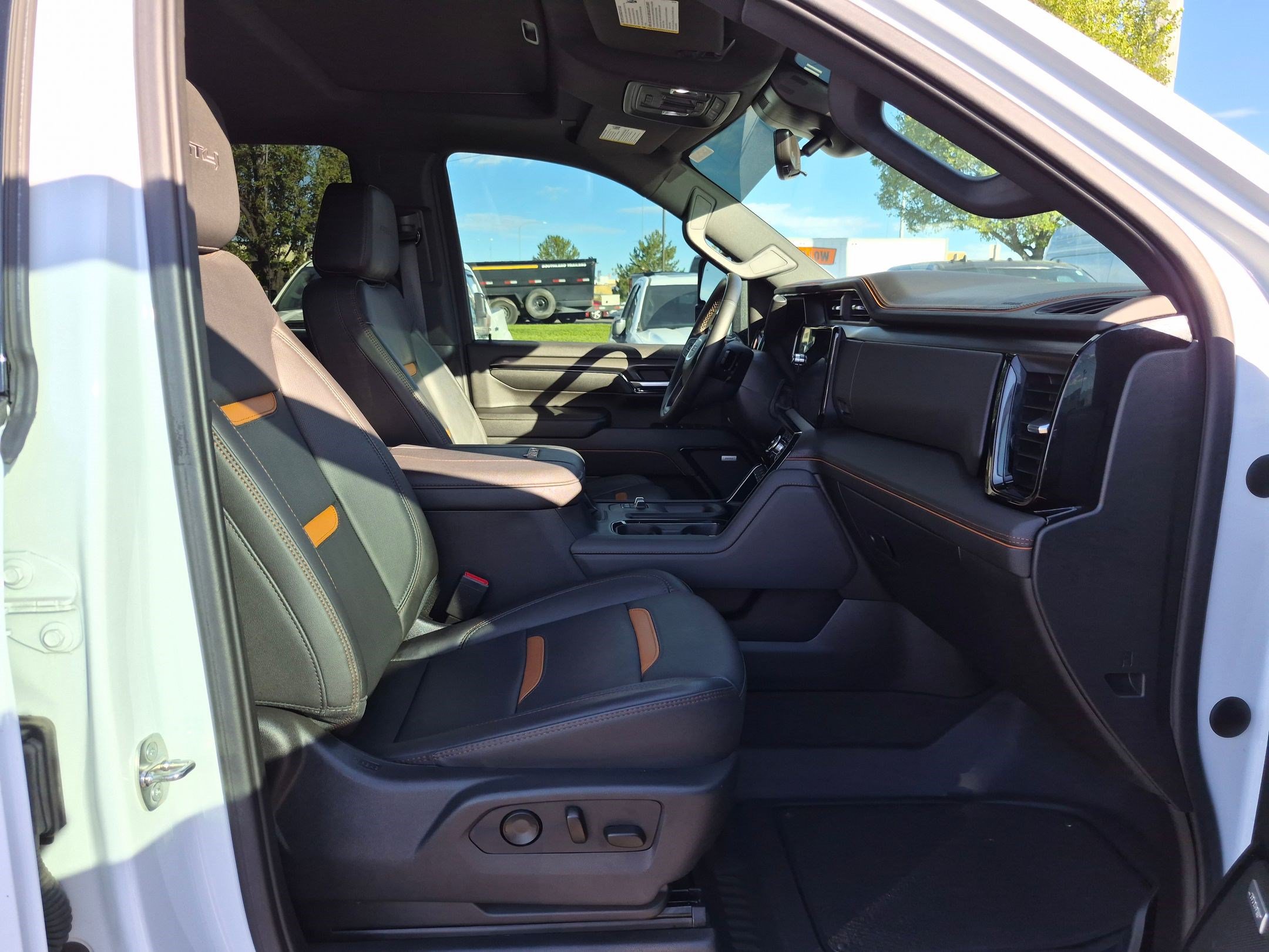 Used 2024 GMC Sierra 3500 AT4 w/ Technology Package AWD/4WD image 35