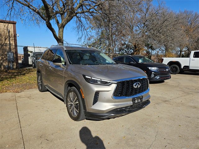 Used 2023 INFINITI QX60 Sensory w/ Vision Package image 3