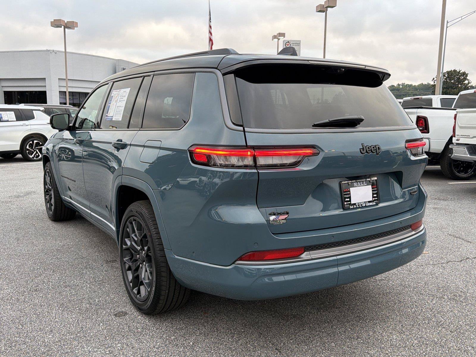 Used 2026 Jeep Grand Cherokee L Summit w/ Obsidian Package AWD/4WD image 7