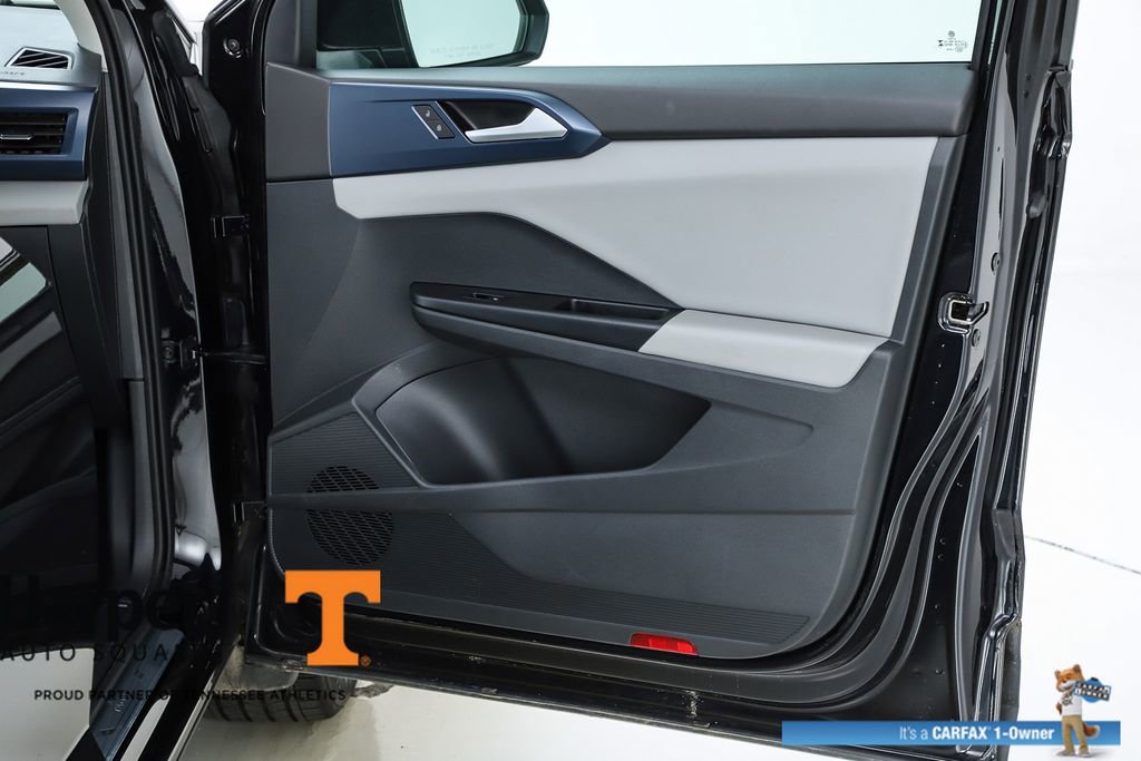 Used 2023 Volkswagen Taos SE w/ Panoramic Sunroof Package image 30